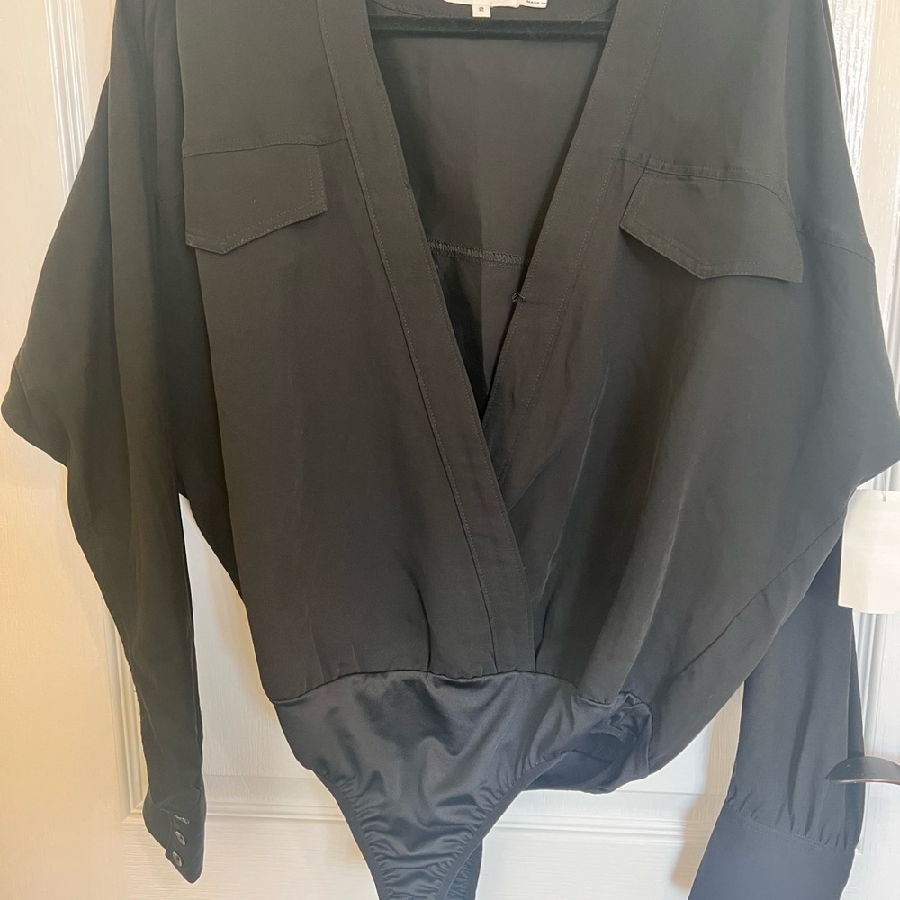 Women's Good American Black V-Neck Blouse - Picture 4 of 6